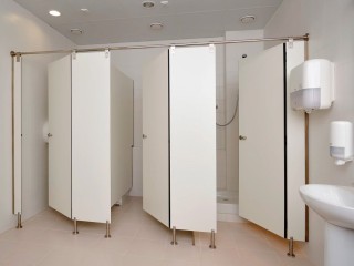 Как самому установить сантехническую перегородку