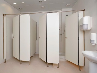 Как самому установить сантехническую перегородку