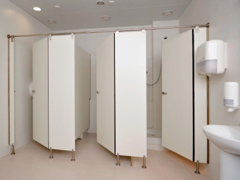 Как самому установить сантехническую перегородку