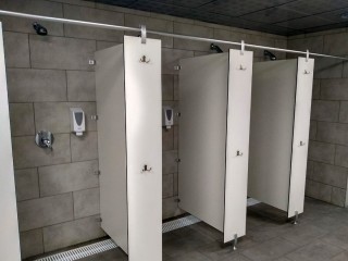 Для чего нужны сантехнические перегородки